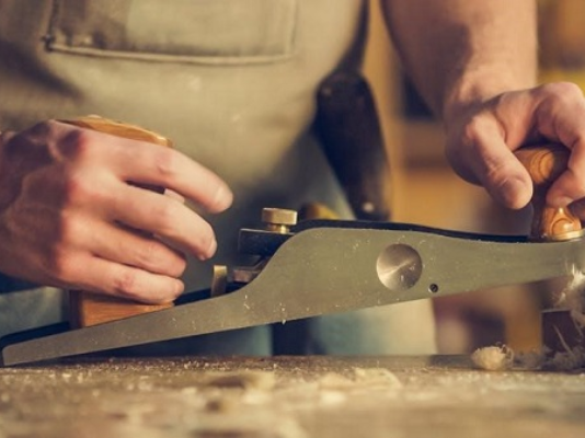 Dụng cụ Cầm tay và An Toàn Lao động: Thách thức và Giải pháp